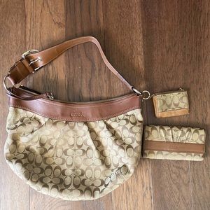 Signature Large soho Pulley Ted Hobo